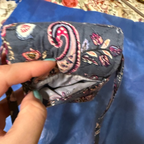 Vera Bradley blue Paisley crossbody bag for phone. - Picture 4 of 6